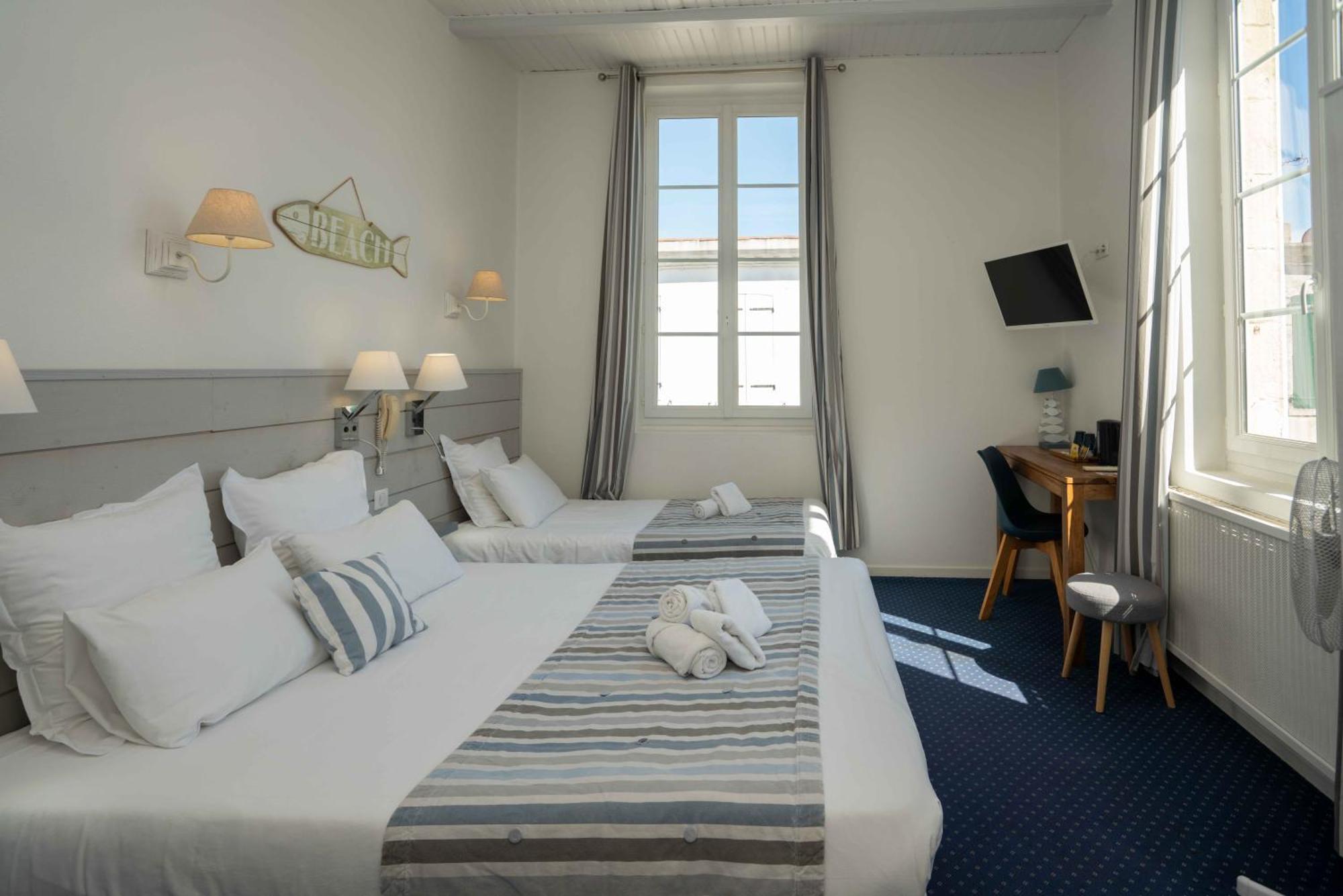 Hotel Le Square Saint-Pierre-d'Oleron Exteriör bild