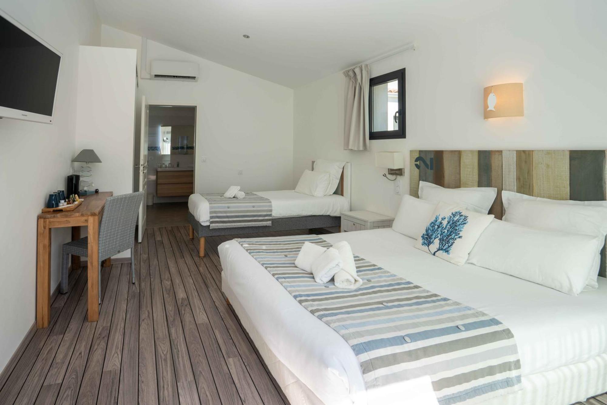 Hotel Le Square Saint-Pierre-d'Oleron Exteriör bild