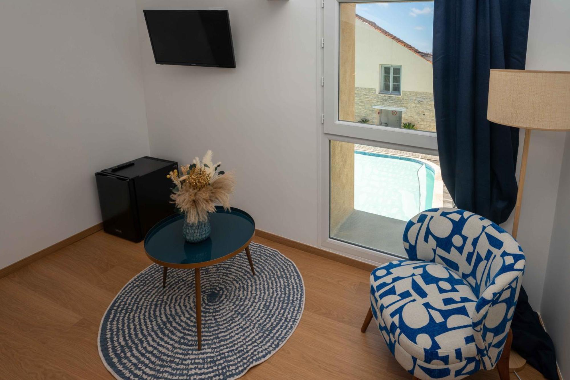 Hotel Le Square Saint-Pierre-d'Oleron Exteriör bild